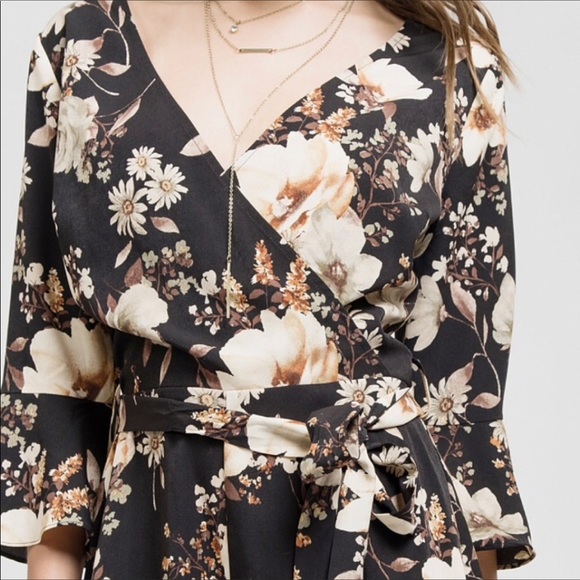 NEW BLUE PEPPER  TRUMPET FLORAL ROMPER - Picture 4 of 5